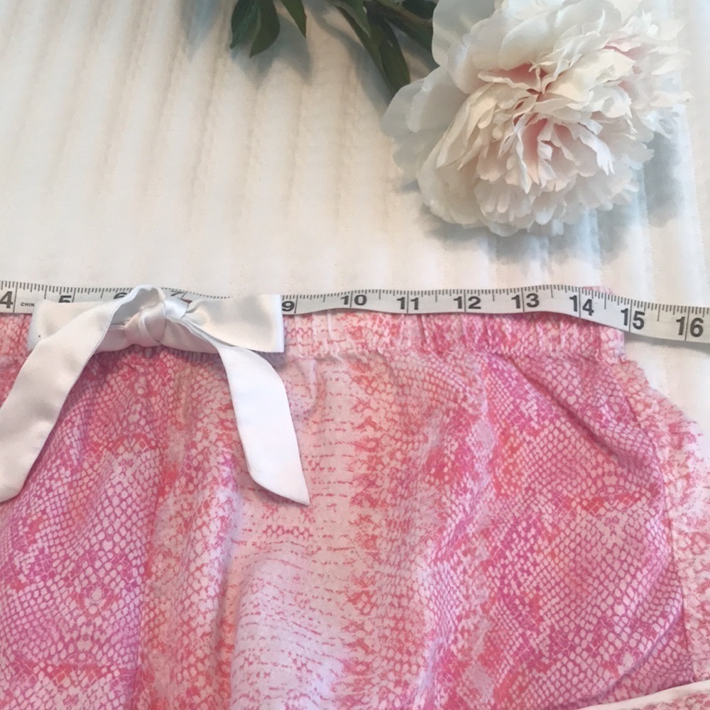 Victoria’s Secret Pink & White Lounge Pajama Shorts Size Small - Picture 6 of 10